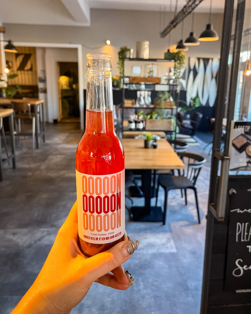 Gezond drankje voor rust en balans, drankje met Lion's Mane en Witte Lotus, bewust genieten Groningen, bewustzijn Groningen, bewust stilstaan Groningen, restaurant Groningen, Ambacht Groningen, ambachtelijk restaurant, ambachtelijk restaurant Groningen, eten in Groningen, koffiebar in Groningen, gezond eten in Groningen, zelfbewust